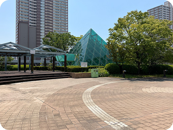 中央公園2階 空中広場